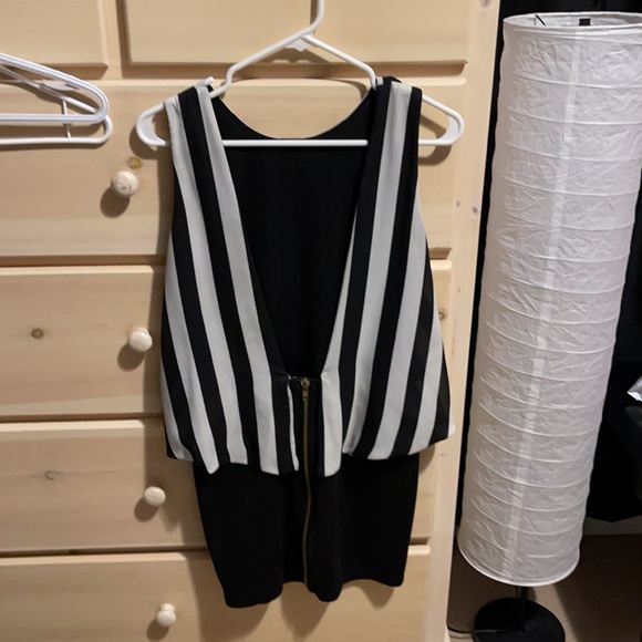 Loose top Fitted Bottom Dress with cut out back - Picture 3 of 3